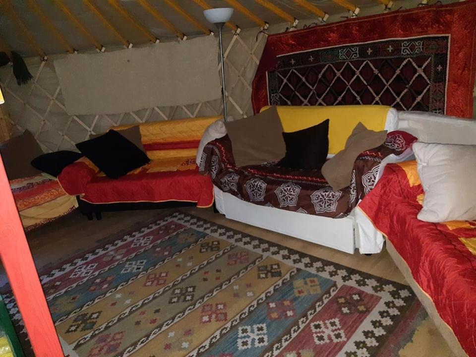 Hotel Jurta az erdő mellett dézsával-KERESZ-TANYA Pilisszentkereszt Esterno foto